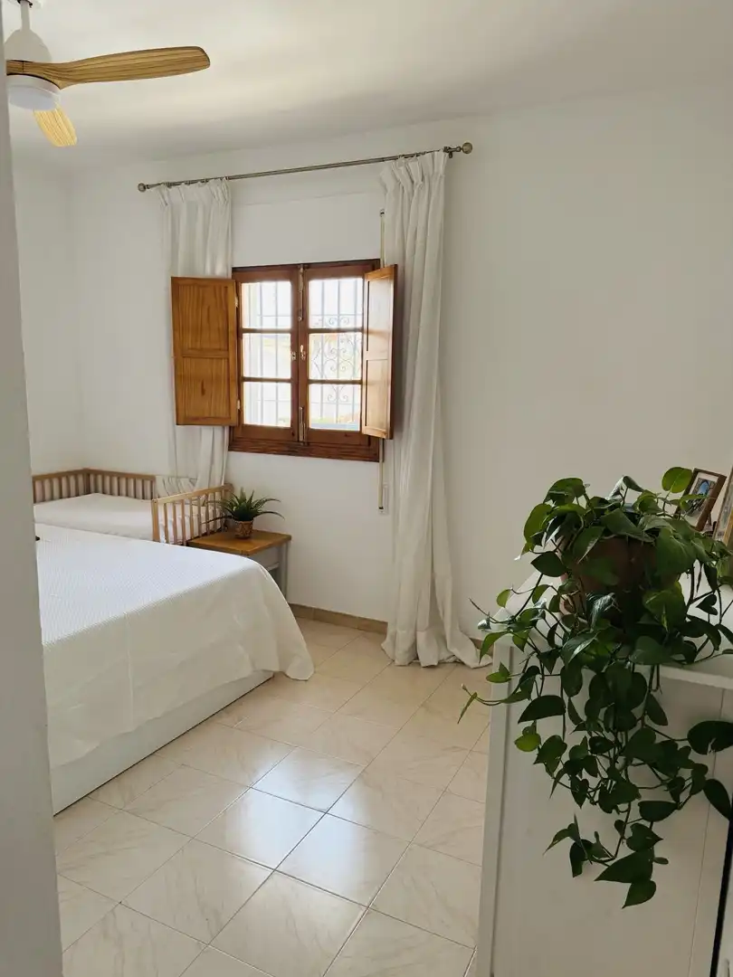 Casa adosada en venda a Calle Rafael Alberti, 12, Jimena de la Frontera Dormitori de Casa adosada en venda en Jimena de la Frontera amb Aire condicionat i Piscina