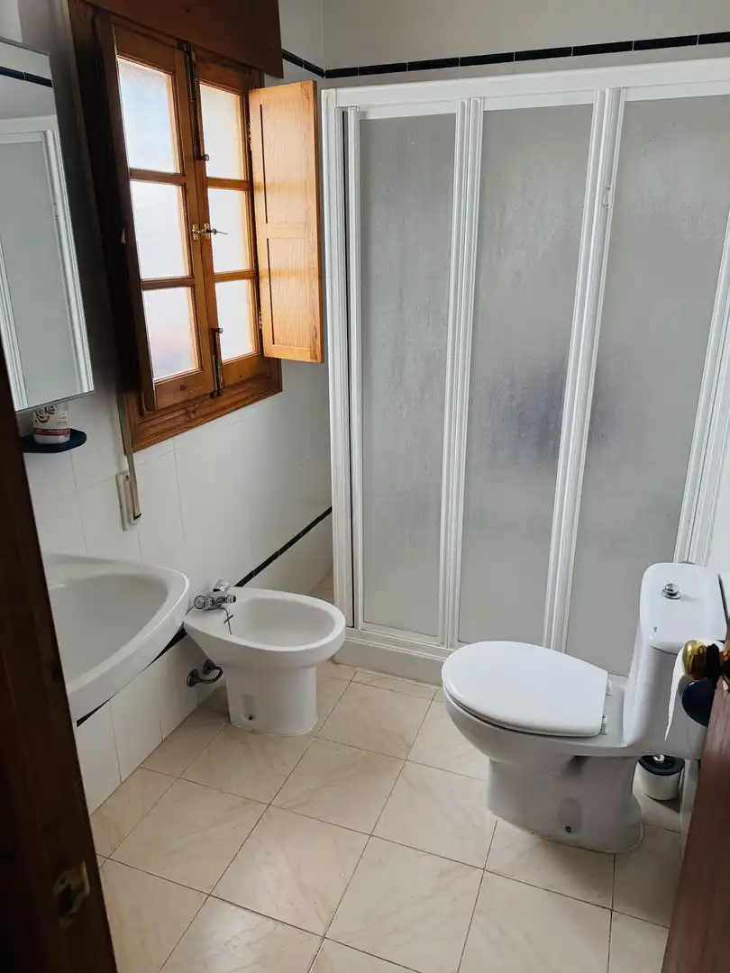 Casa adosada en venda a Calle Rafael Alberti, 12, Jimena de la Frontera Bany de Casa adosada en venda en Jimena de la Frontera amb Aire condicionat i Piscina