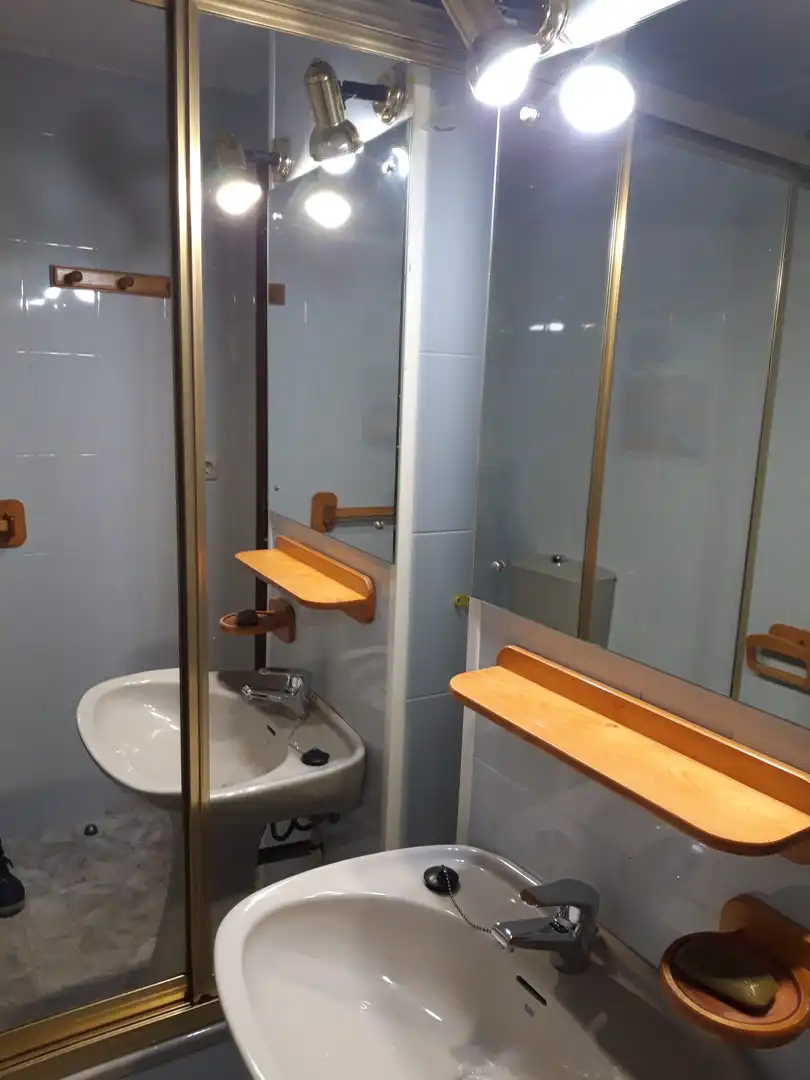 Piso de alquiler en Calle Pintor Juan Gris, 1, Vista Alegre - Parque Cruz Conde Baño de Piso de alquiler en Córdoba con Aire acondicionado, Jardín privado y Piscina