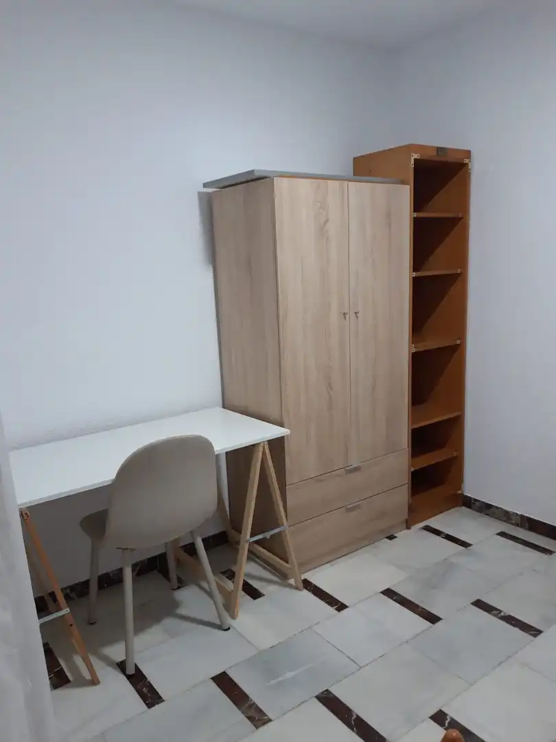 Piso de alquiler en Calle Pintor Juan Gris, 1, Vista Alegre - Parque Cruz Conde Habitación de Piso de alquiler en Córdoba con Aire acondicionado, Jardín privado y Piscina
