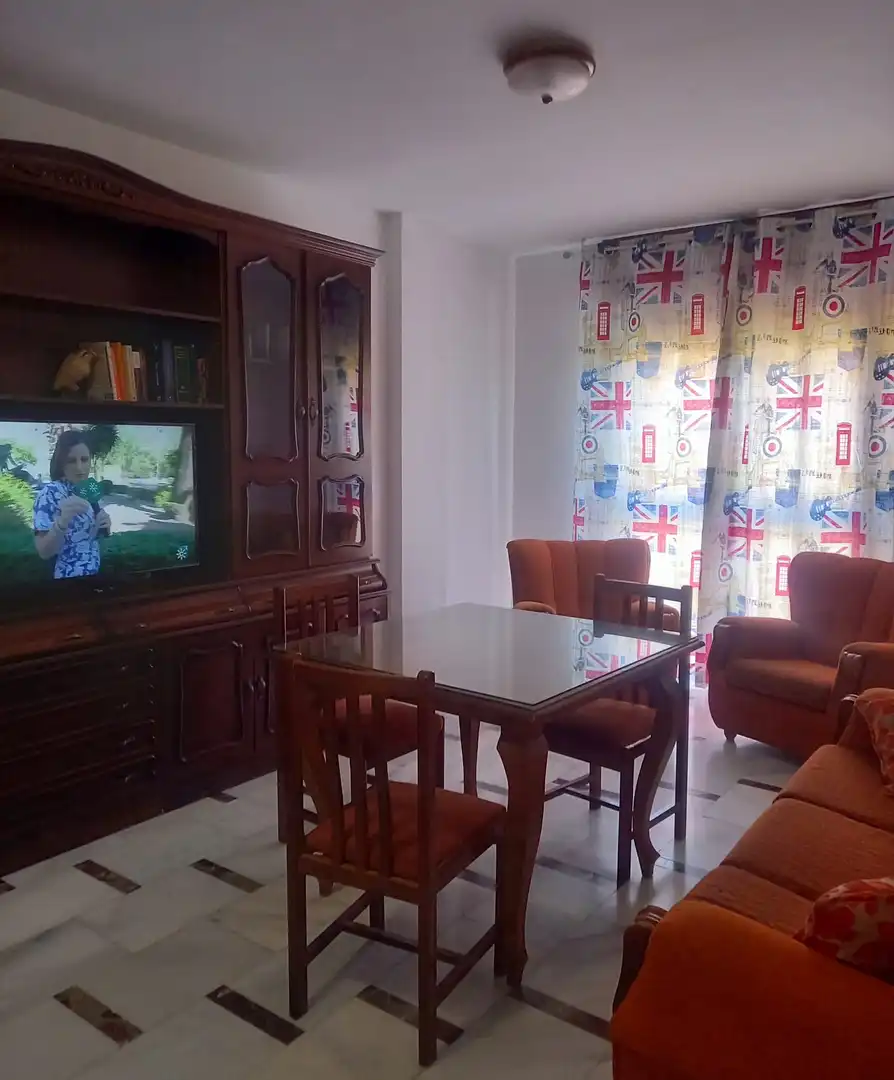 Piso de alquiler en Calle Pintor Juan Gris, 1, Vista Alegre - Parque Cruz Conde Comedor de Piso de alquiler en Córdoba con Aire acondicionado, Jardín privado y Piscina