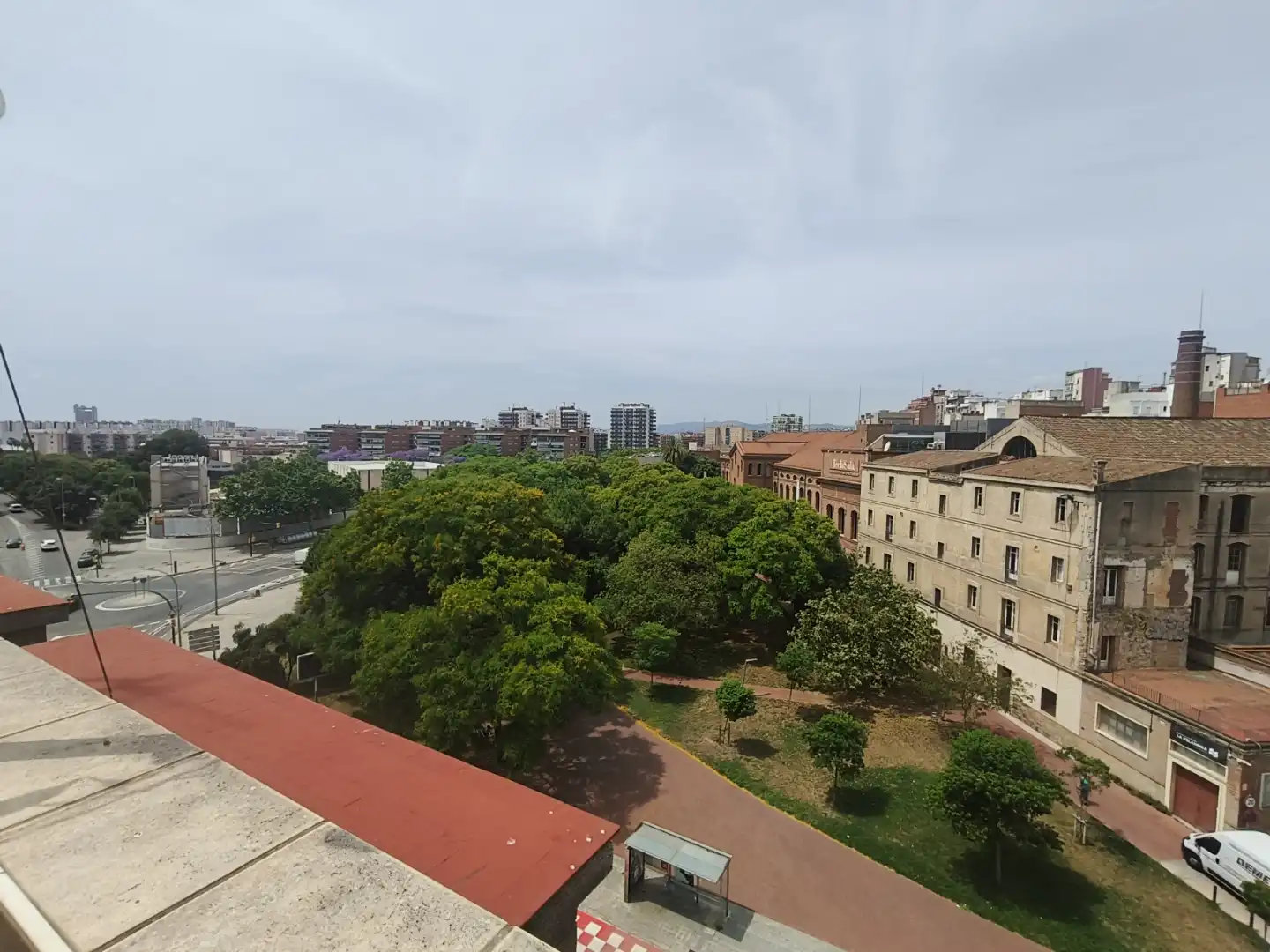 Wohnung zum Verkauf in Carrer de Rosalia de Castro, 80, Sant Josep Außenansicht von Wohnung zum Verkauf in L'Hospitalet de Llobregat mit Klimaanlage und Terrasse