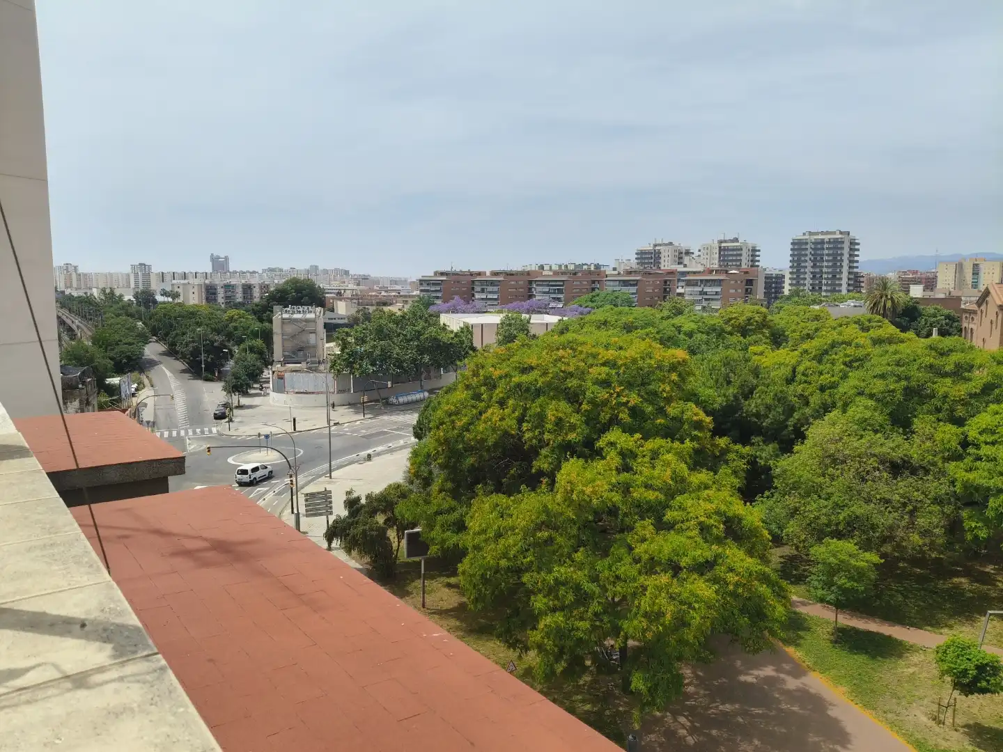 Wohnung zum Verkauf in Carrer de Rosalia de Castro, 80, Sant Josep Außenansicht von Wohnung zum Verkauf in L'Hospitalet de Llobregat mit Klimaanlage und Terrasse