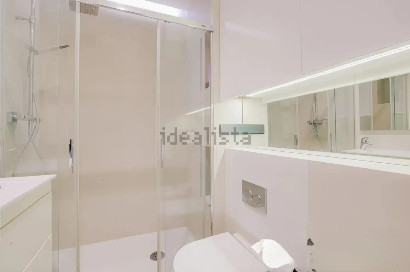 Wohnung zum Verkauf in Carrer de Rosalia de Castro, 80, Sant Josep Badezimmer von Wohnung zum Verkauf in L'Hospitalet de Llobregat mit Klimaanlage und Terrasse