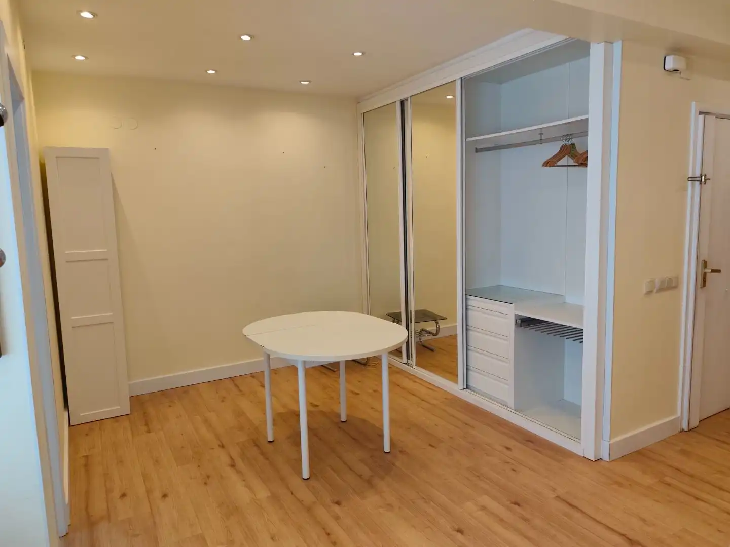 Flat for rent in Calle de Guzmán el Bueno, 135, Vallehermoso Bedroom of Flat for rent in Madrid with Air Conditioner, Heating and Private garden