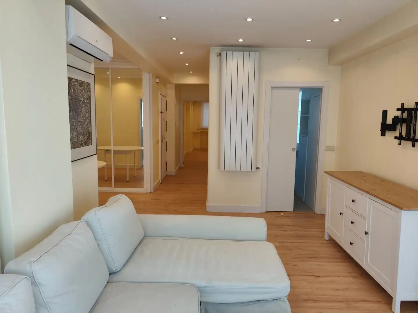 Flat for rent in Calle de Guzmán el Bueno, 135, Vallehermoso Living room of Flat for rent in Madrid with Air Conditioner, Heating and Private garden