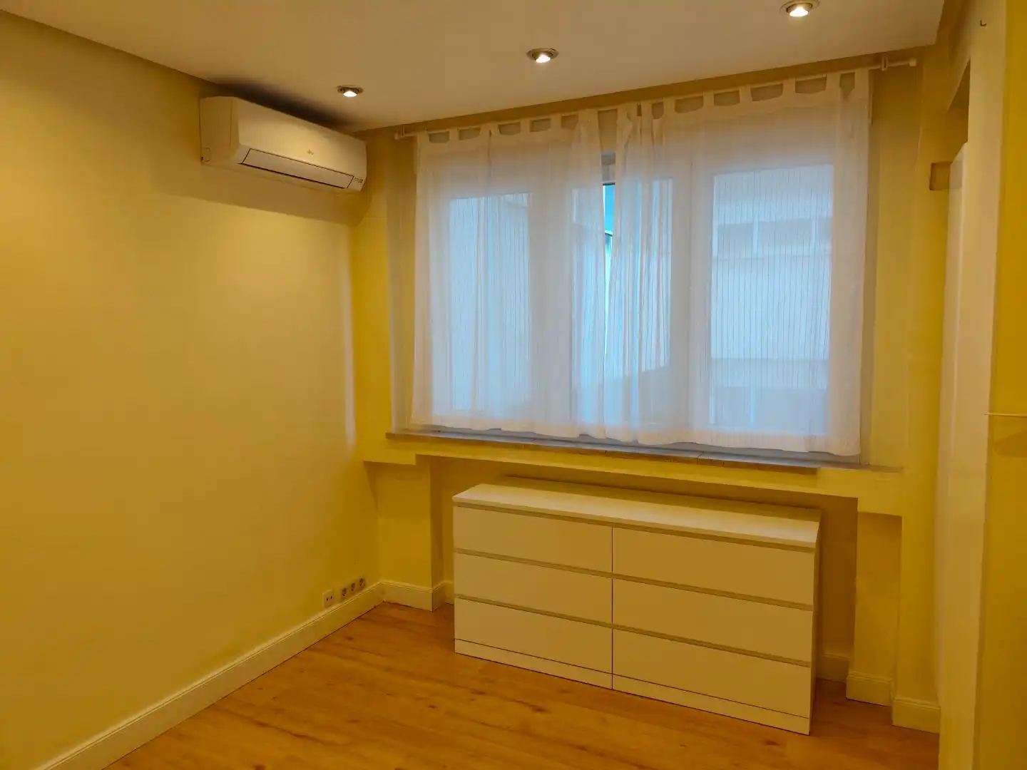 Flat for rent in Calle de Guzmán el Bueno, 135, Vallehermoso Bedroom of Flat for rent in Madrid with Air Conditioner, Heating and Private garden