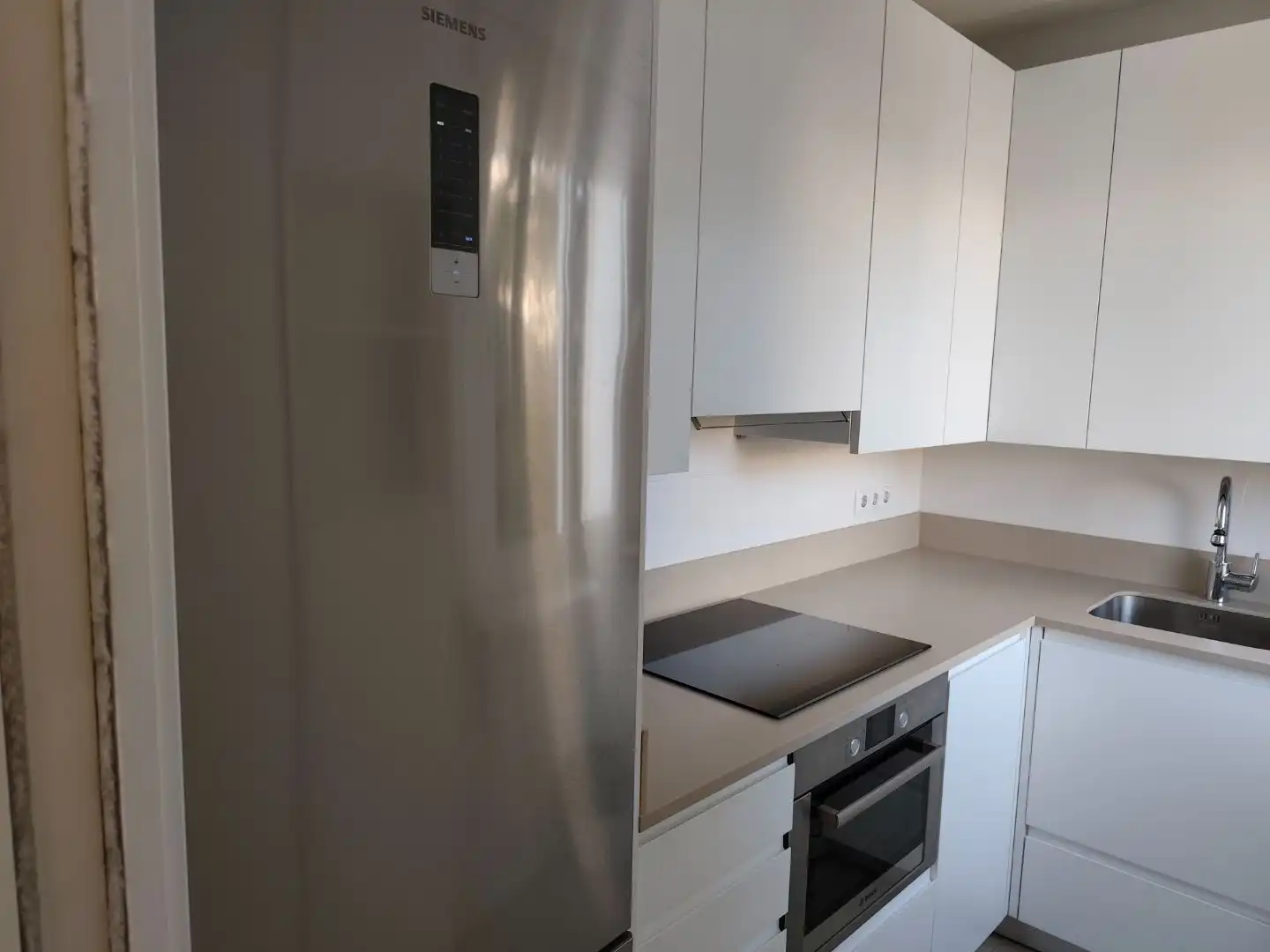 Flat for rent in Calle de Guzmán el Bueno, 135, Vallehermoso Kitchen of Flat for rent in Madrid with Air Conditioner, Heating and Private garden