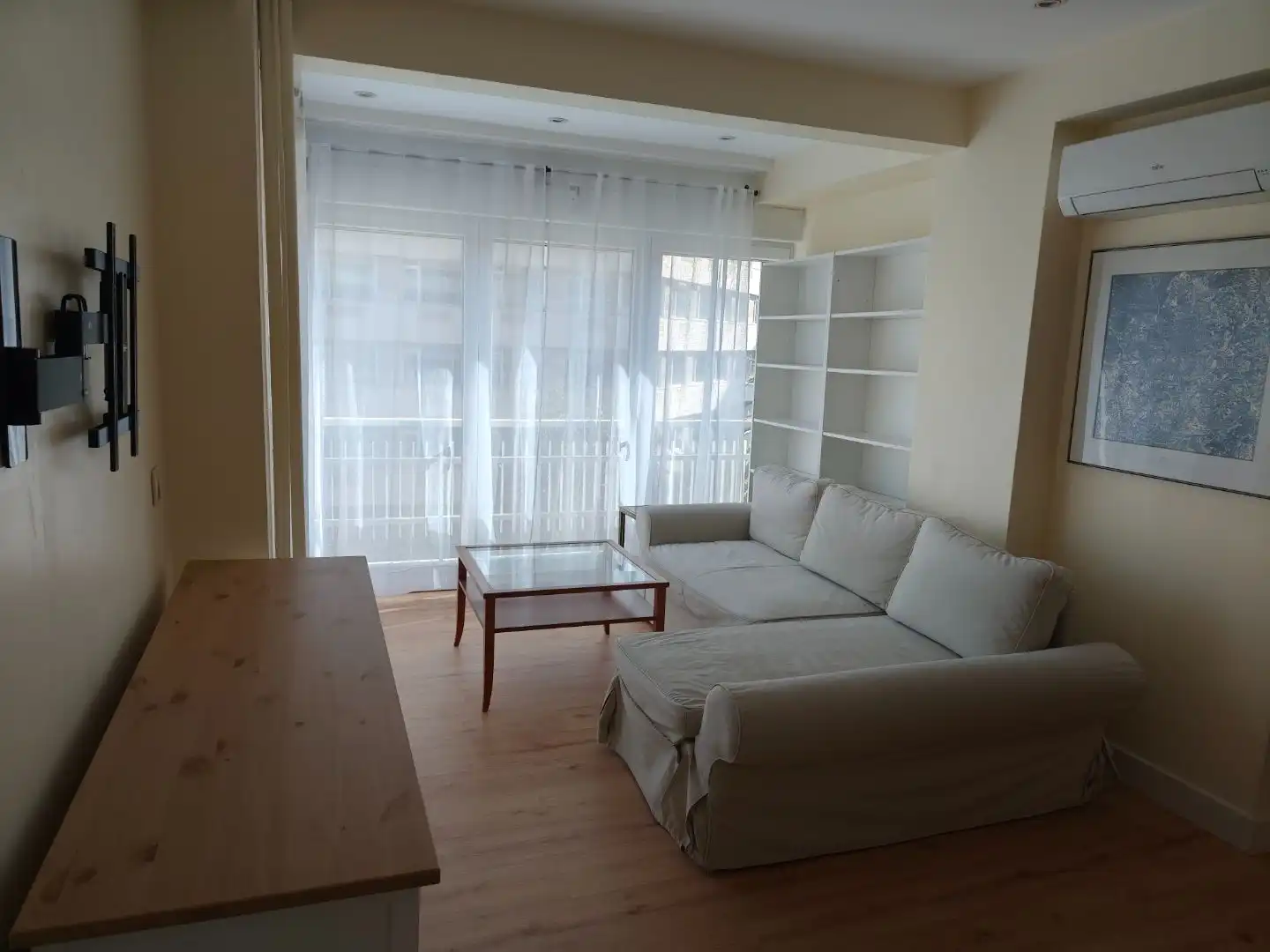 Flat for rent in Calle de Guzmán el Bueno, 135, Vallehermoso Living room of Flat for rent in Madrid with Air Conditioner, Heating and Private garden