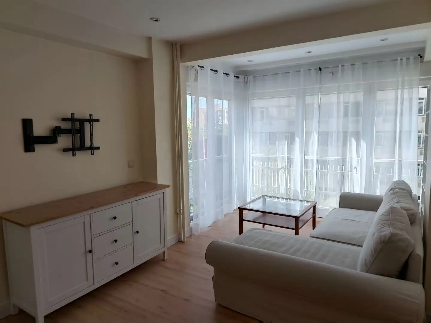 Flat for rent in Calle de Guzmán el Bueno, 135, Vallehermoso Living room of Flat for rent in Madrid with Air Conditioner, Heating and Private garden