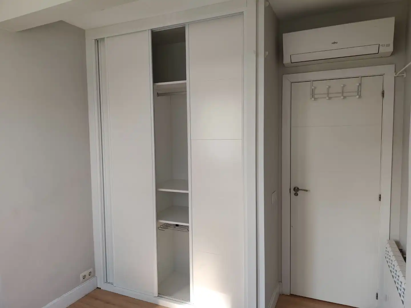 Flat for rent in Calle de Guzmán el Bueno, 135, Vallehermoso Bedroom of Flat for rent in Madrid with Air Conditioner, Heating and Private garden