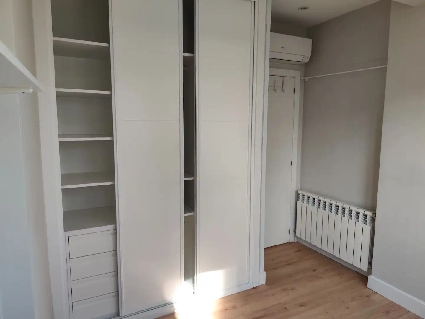 Flat for rent in Calle de Guzmán el Bueno, 135, Vallehermoso Bedroom of Flat for rent in Madrid with Air Conditioner, Heating and Private garden