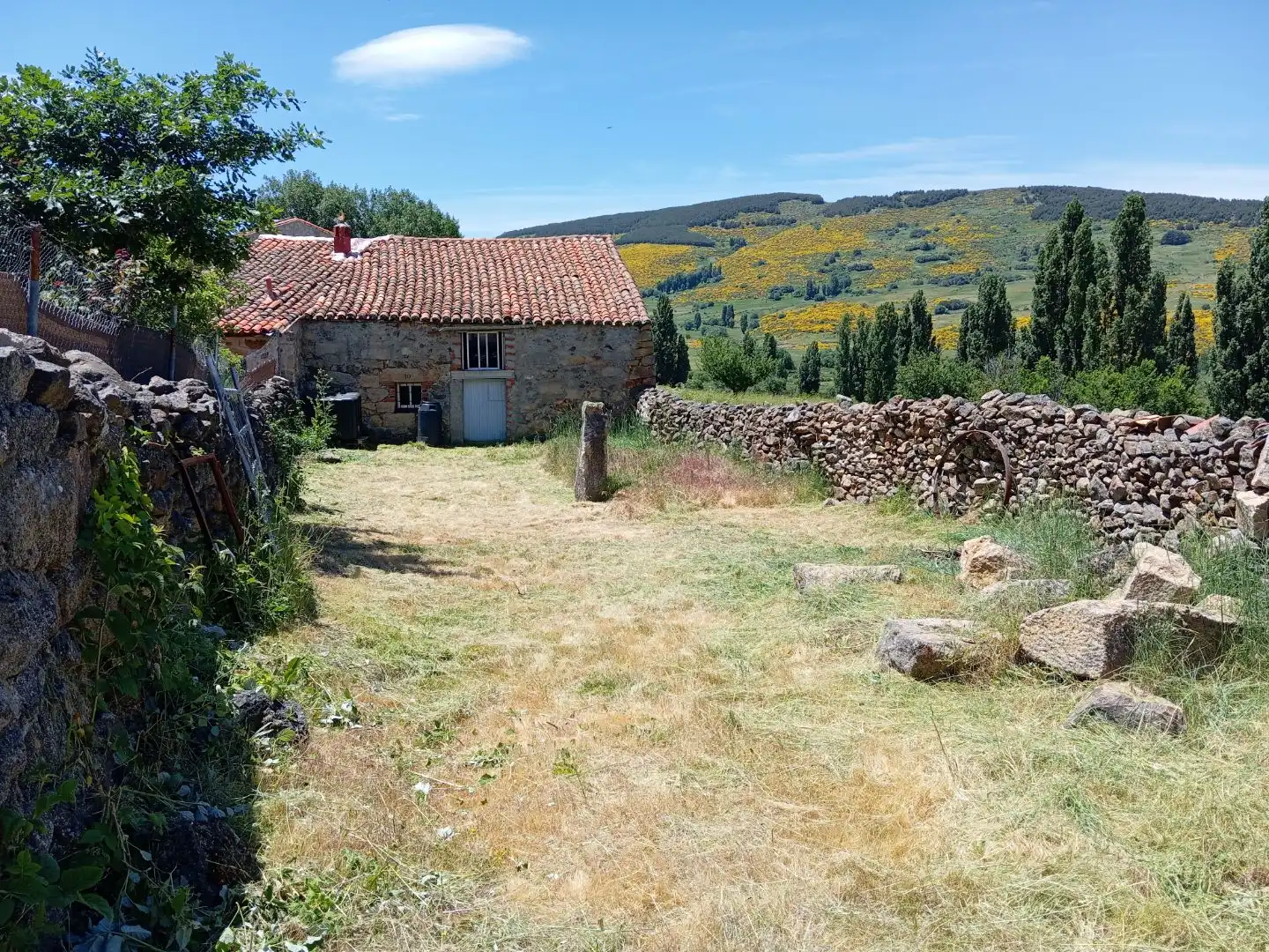 Casa adosada en venda a Calle Eras, 10, San Martín de la Vega del Alberche Casa adosada en venda en San Martín de la Vega del Alberche amb Jardí privat
