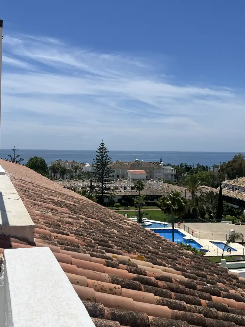 Piso de alquiler en Urbanización Cortijo de Nagüeles, 128, Sierra Blanca Vista exterior de Piso de alquiler en Marbella con Aire acondicionado, Jardín privado y Parquet