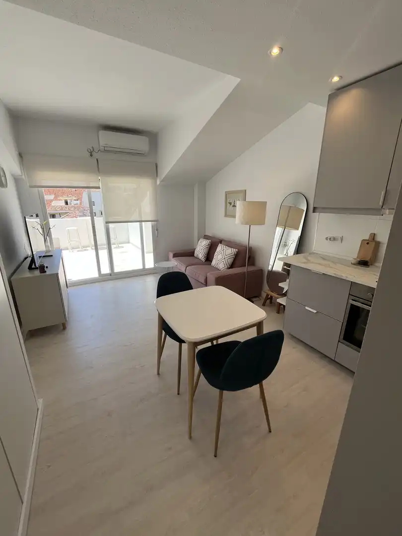 Piso de alquiler en Urbanización Cortijo de Nagüeles, 128, Sierra Blanca Sala de estar de Piso de alquiler en Marbella con Aire acondicionado, Jardín privado y Parquet