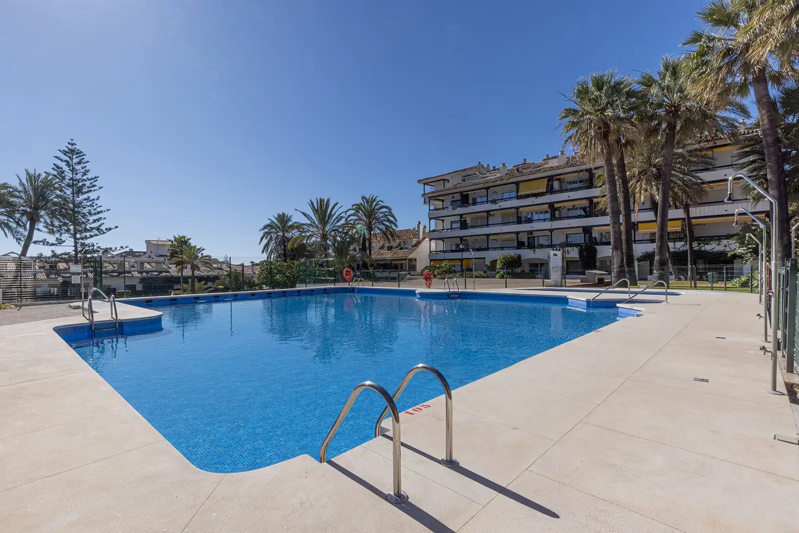 Piso de alquiler en Urbanización Cortijo de Nagüeles, 128, Sierra Blanca Piscina de Piso de alquiler en Marbella con Aire acondicionado, Jardín privado y Parquet