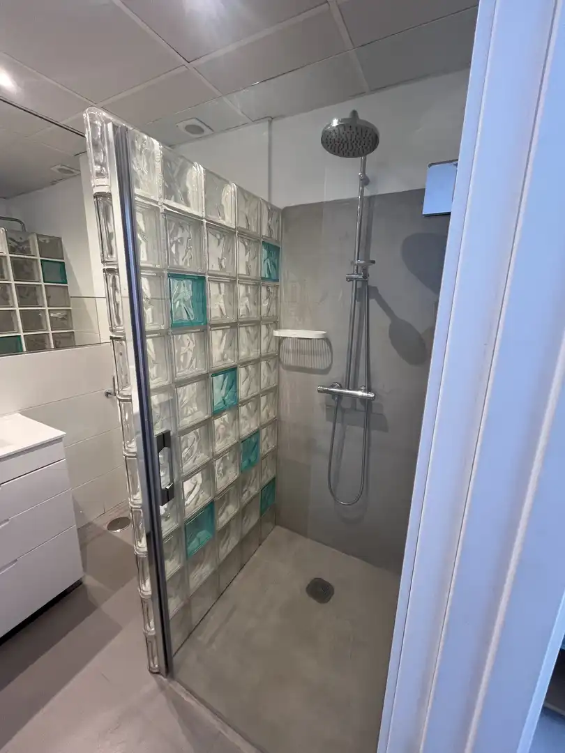 Piso de alquiler en Urbanización Cortijo de Nagüeles, 128, Sierra Blanca Baño de Piso de alquiler en Marbella con Aire acondicionado, Jardín privado y Parquet