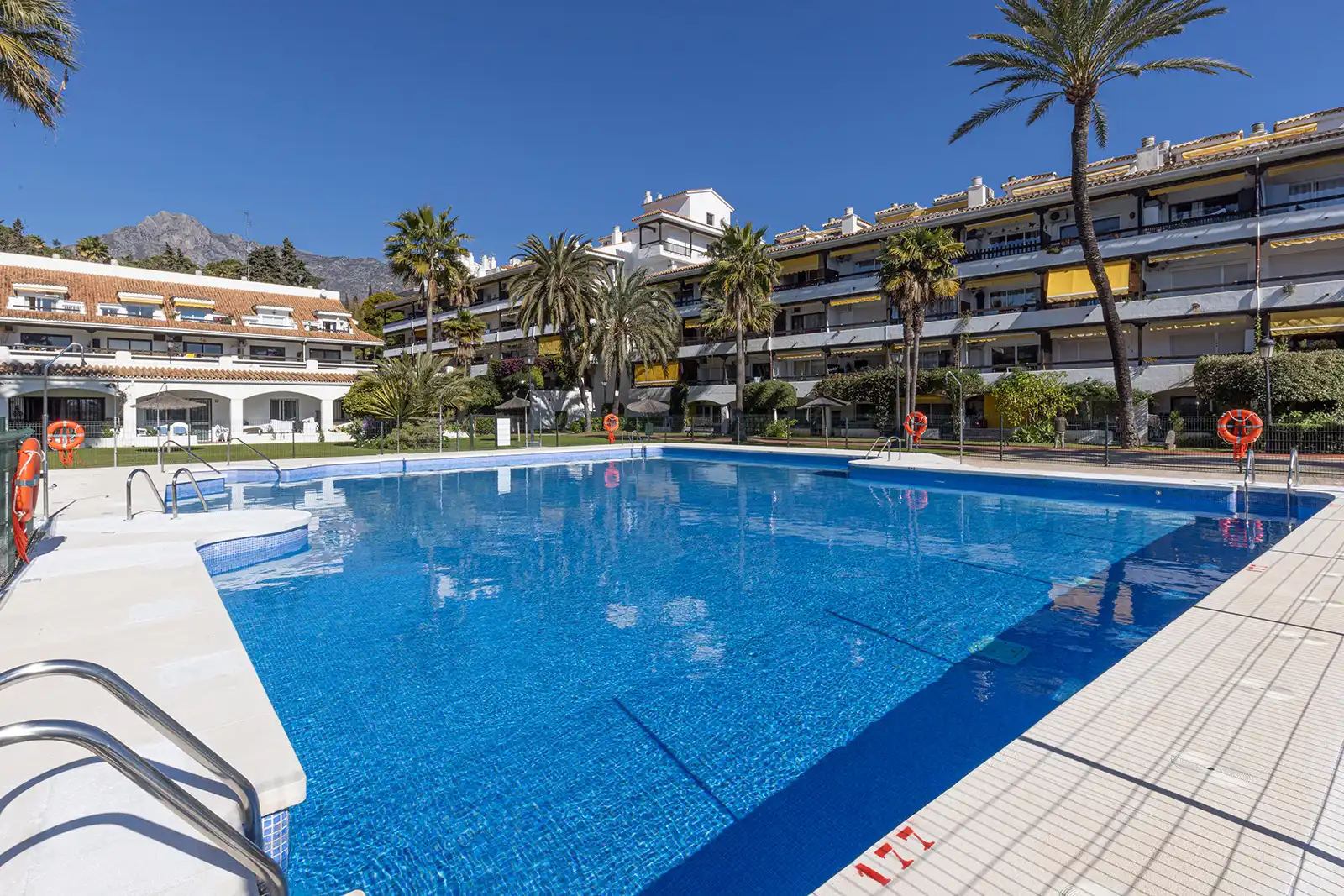 Piso de alquiler en Urbanización Cortijo de Nagüeles, 128, Sierra Blanca Piscina de Piso de alquiler en Marbella con Aire acondicionado, Jardín privado y Parquet