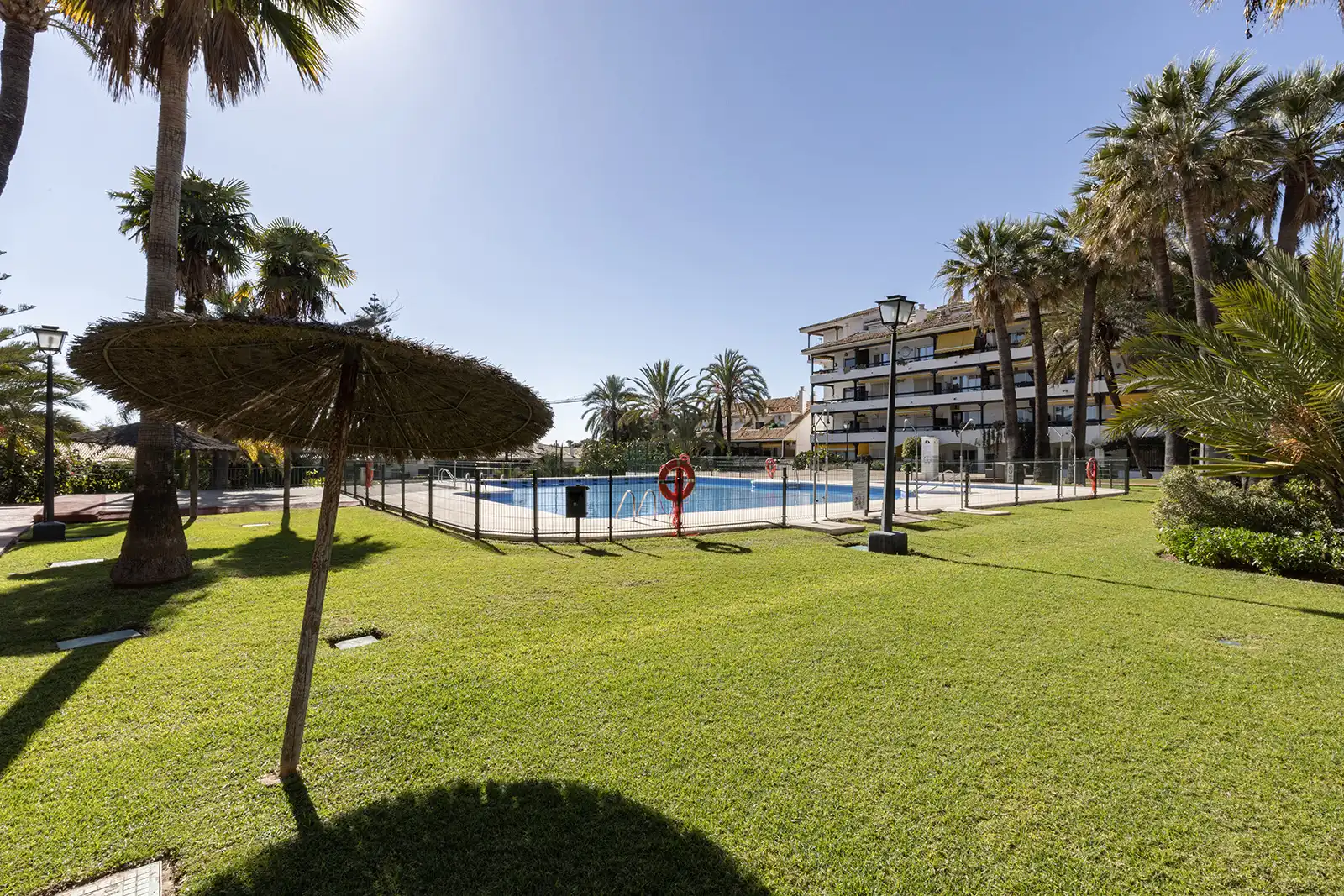 Piso de alquiler en Urbanización Cortijo de Nagüeles, 128, Sierra Blanca Piscina de Piso de alquiler en Marbella con Aire acondicionado, Jardín privado y Parquet