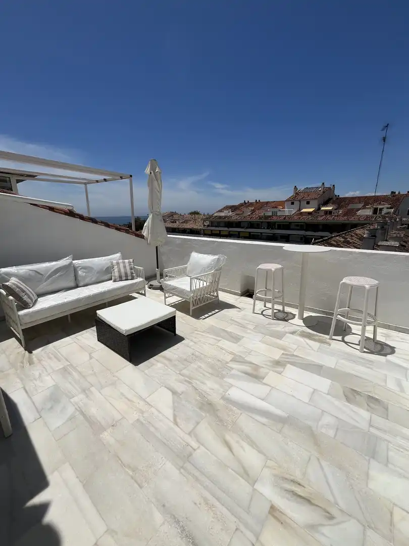 Piso de alquiler en Urbanización Cortijo de Nagüeles, 128, Sierra Blanca Terraza de Piso de alquiler en Marbella con Aire acondicionado, Jardín privado y Parquet