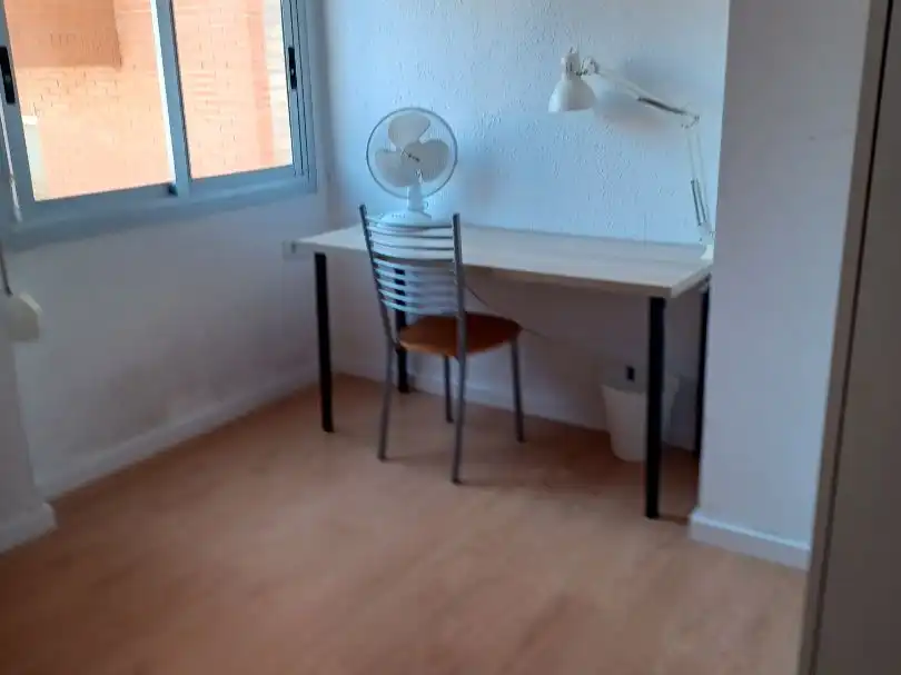 Zimmer in Carrer de Vinaròs, 20, Sant Llorenç - Zona Alfahuir Wohnung zur untervermieten in Valencia mit Parkett, Möbliert und Balkon
