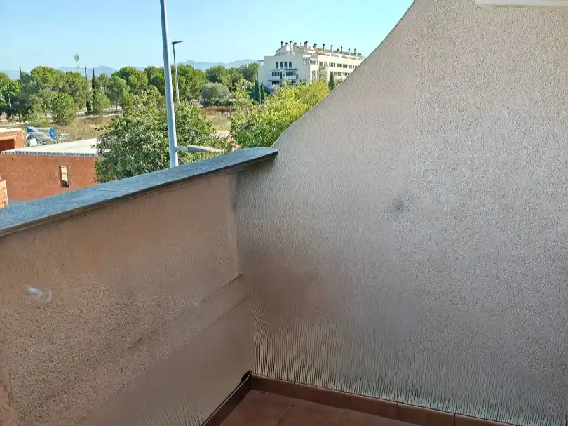 Einfamilien-Reihenhaus zum Verkauf in Avinguda de Los Tulipans, 1, Núcleo Urbano Terrasse von Einfamilien-Reihenhaus zum Verkauf in La Pobla de Vallbona mit Klimaanlage, Terrasse und Schwimmbad