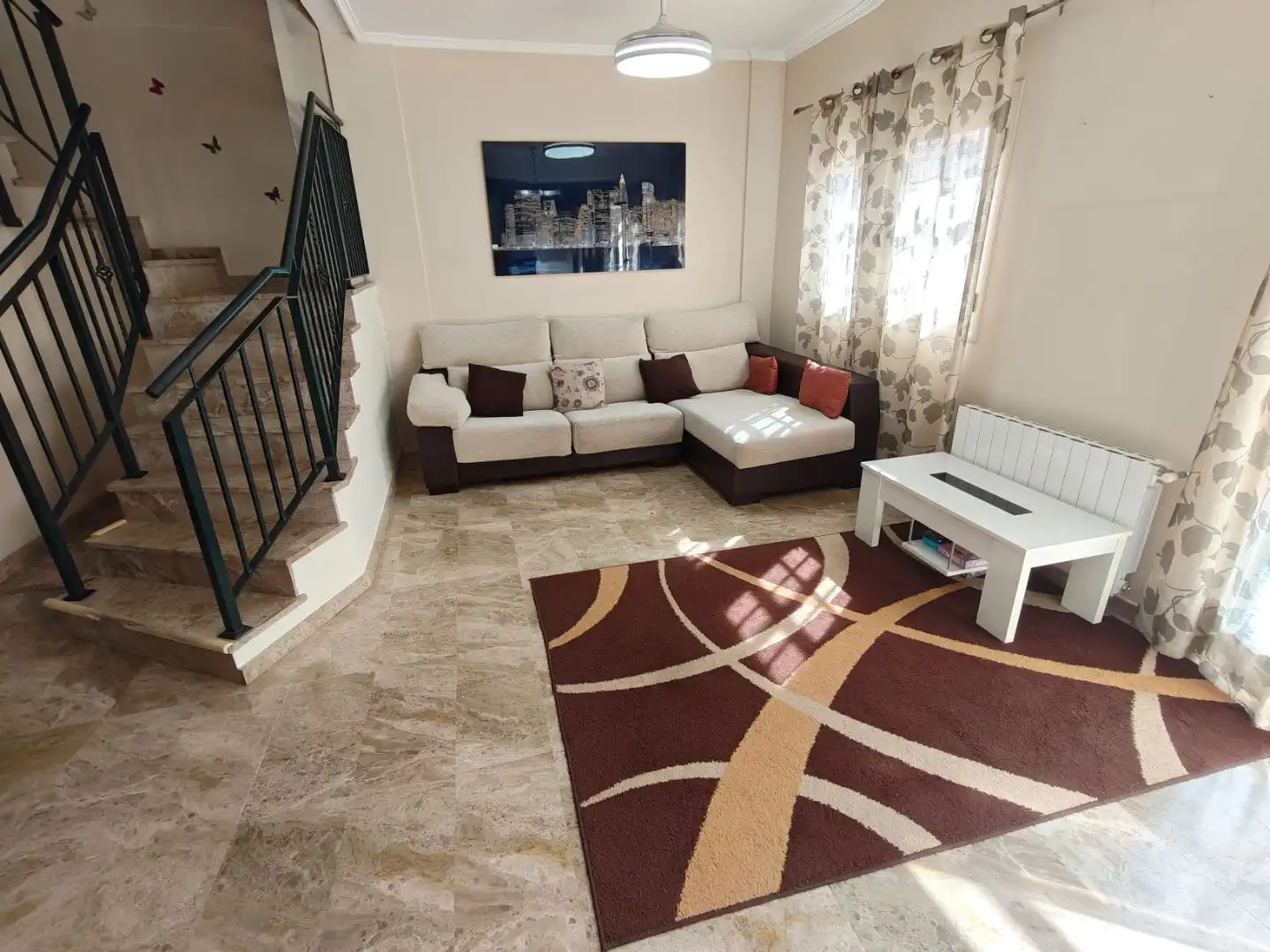 Einfamilien-Reihenhaus zum Verkauf in Avinguda de Los Tulipans, 1, Núcleo Urbano Wohnzimmer von Einfamilien-Reihenhaus zum Verkauf in La Pobla de Vallbona mit Klimaanlage, Terrasse und Schwimmbad