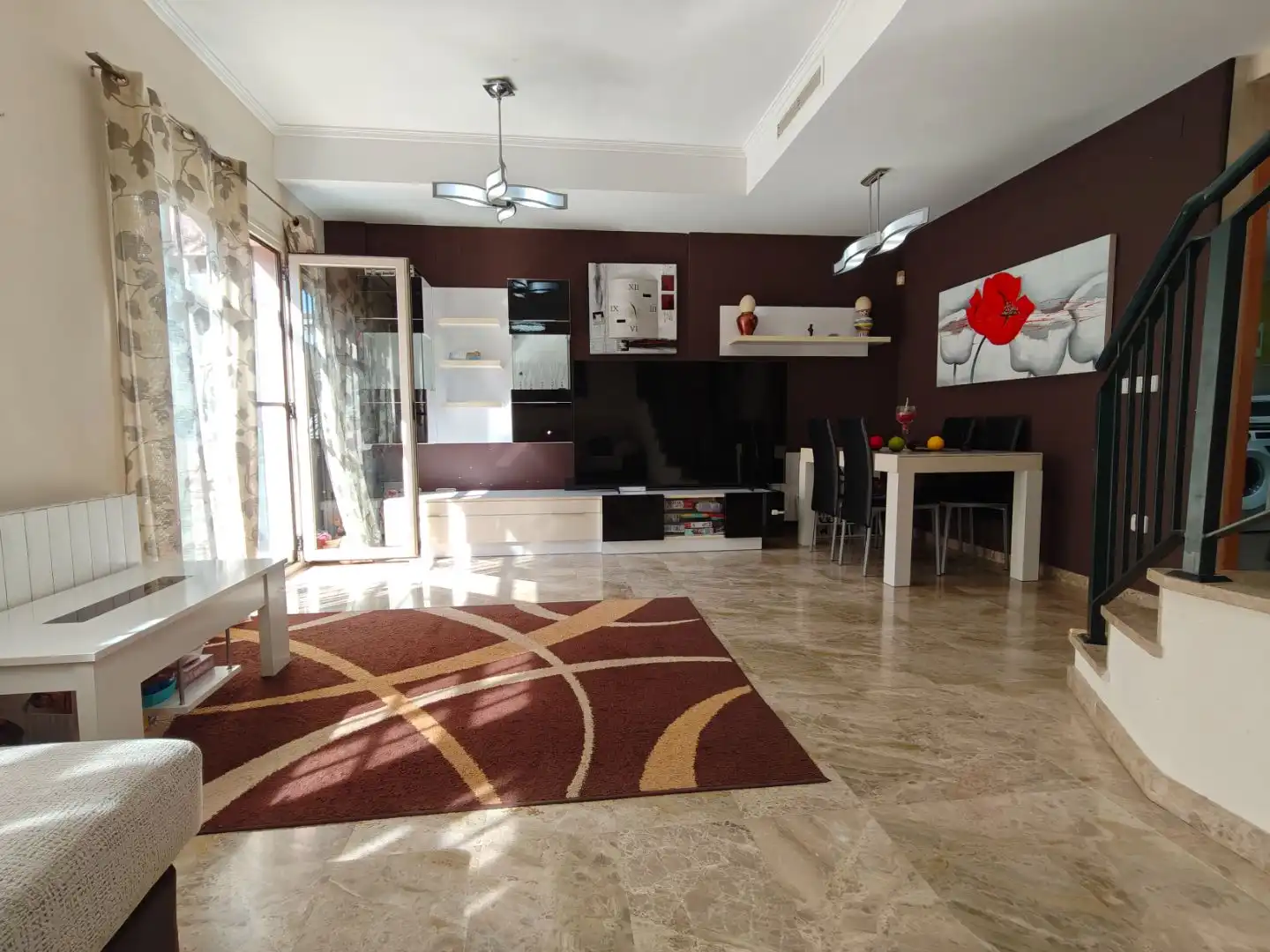 Einfamilien-Reihenhaus zum Verkauf in Avinguda de Los Tulipans, 1, Núcleo Urbano Wohnzimmer von Einfamilien-Reihenhaus zum Verkauf in La Pobla de Vallbona mit Klimaanlage, Terrasse und Schwimmbad