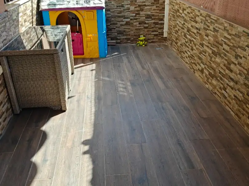 Einfamilien-Reihenhaus zum Verkauf in Avinguda de Los Tulipans, 1, Núcleo Urbano Terrasse von Einfamilien-Reihenhaus zum Verkauf in La Pobla de Vallbona mit Klimaanlage, Terrasse und Schwimmbad