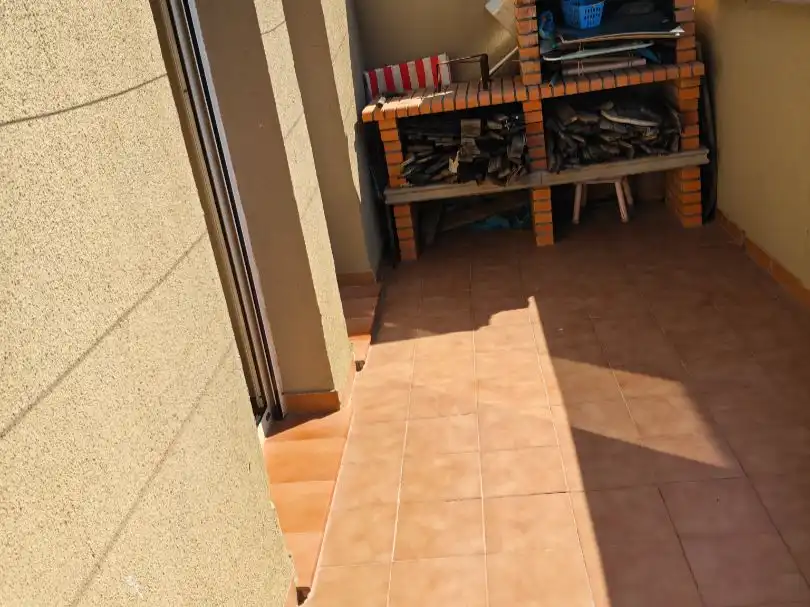Einfamilien-Reihenhaus zum Verkauf in Avinguda de Los Tulipans, 1, Núcleo Urbano Terrasse von Einfamilien-Reihenhaus zum Verkauf in La Pobla de Vallbona mit Klimaanlage, Terrasse und Schwimmbad