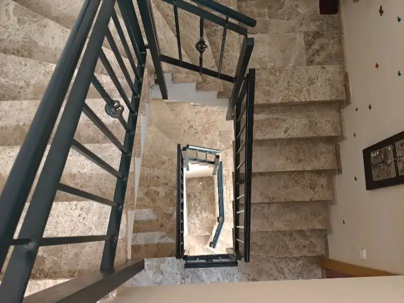 Einfamilien-Reihenhaus zum Verkauf in Avinguda de Los Tulipans, 1, Núcleo Urbano Einfamilien-Reihenhaus zum Verkauf in La Pobla de Vallbona mit Klimaanlage, Terrasse und Schwimmbad