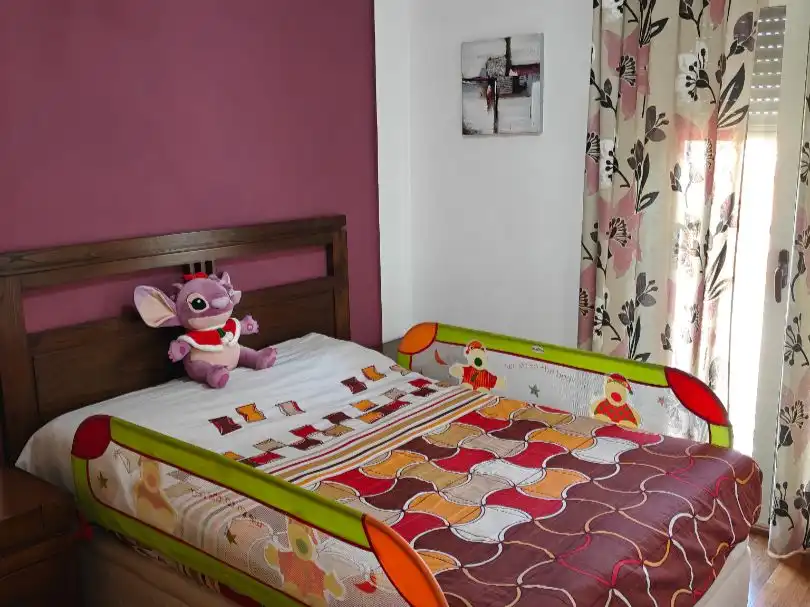 Einfamilien-Reihenhaus zum Verkauf in Avinguda de Los Tulipans, 1, Núcleo Urbano Schlafzimmer von Einfamilien-Reihenhaus zum Verkauf in La Pobla de Vallbona mit Klimaanlage, Terrasse und Schwimmbad