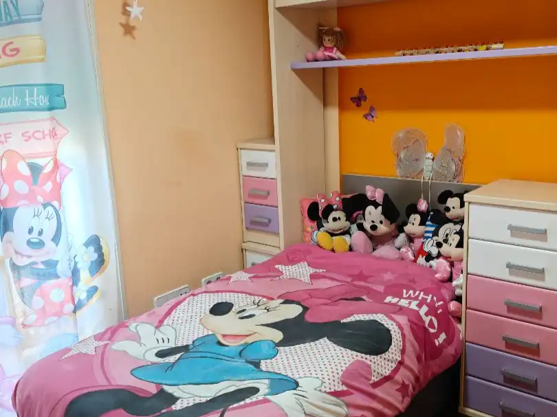 Einfamilien-Reihenhaus zum Verkauf in Avinguda de Los Tulipans, 1, Núcleo Urbano Schlafzimmer von Einfamilien-Reihenhaus zum Verkauf in La Pobla de Vallbona mit Klimaanlage, Terrasse und Schwimmbad
