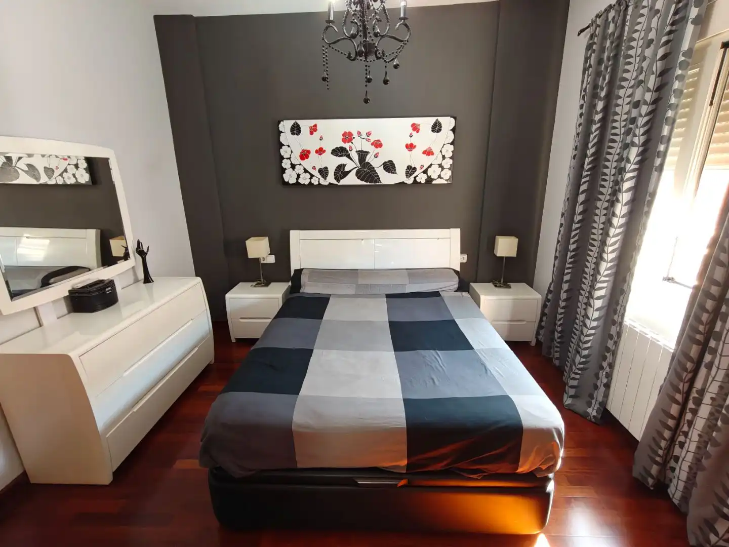 Einfamilien-Reihenhaus zum Verkauf in Avinguda de Los Tulipans, 1, Núcleo Urbano Schlafzimmer von Einfamilien-Reihenhaus zum Verkauf in La Pobla de Vallbona mit Klimaanlage, Terrasse und Schwimmbad