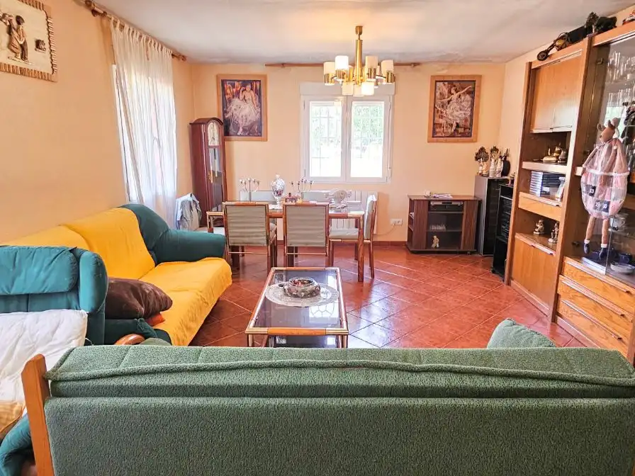 Casa o chalet en venta en Camino del Cruce, 325, Fresno de Cantespino Sala de estar de Casa o chalet en venta en Fresno de Cantespino con Jardín privado y Terraza