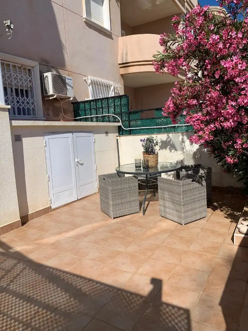 Pis de lloguer a Calle Sevilla, 82, Carolinas Bajas Terrassa de Pis de lloguer en Alicante / Alacant amb Aire condicionat, Jardí privat i Terrassa