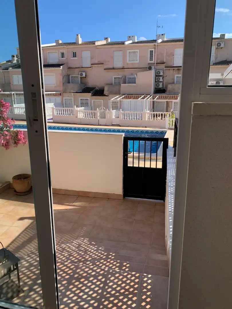 Pis de lloguer a Calle Sevilla, 82, Carolinas Bajas Terrassa de Pis de lloguer en Alicante / Alacant amb Aire condicionat, Jardí privat i Terrassa