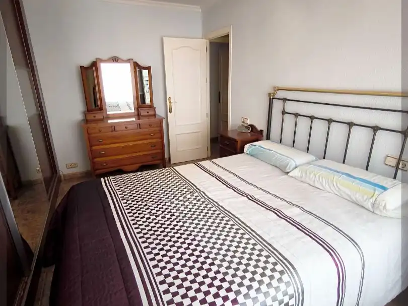 Piso en venta en Calle Pérez Galdós, 22, Nueva Andalucía Habitación de Piso en venta en Almería con Aire acondicionado, Calefacción y Amueblado