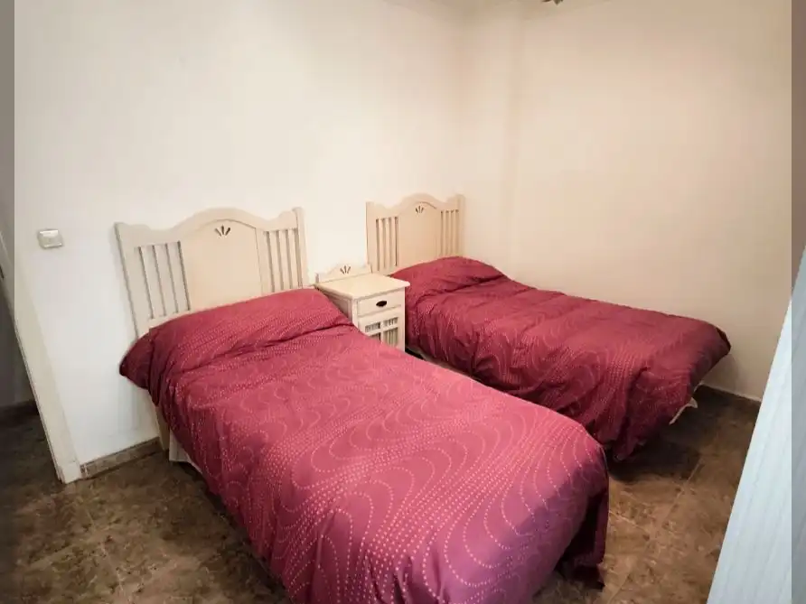 Piso en venta en Calle Pérez Galdós, 22, Nueva Andalucía Habitación de Piso en venta en Almería con Aire acondicionado, Calefacción y Amueblado