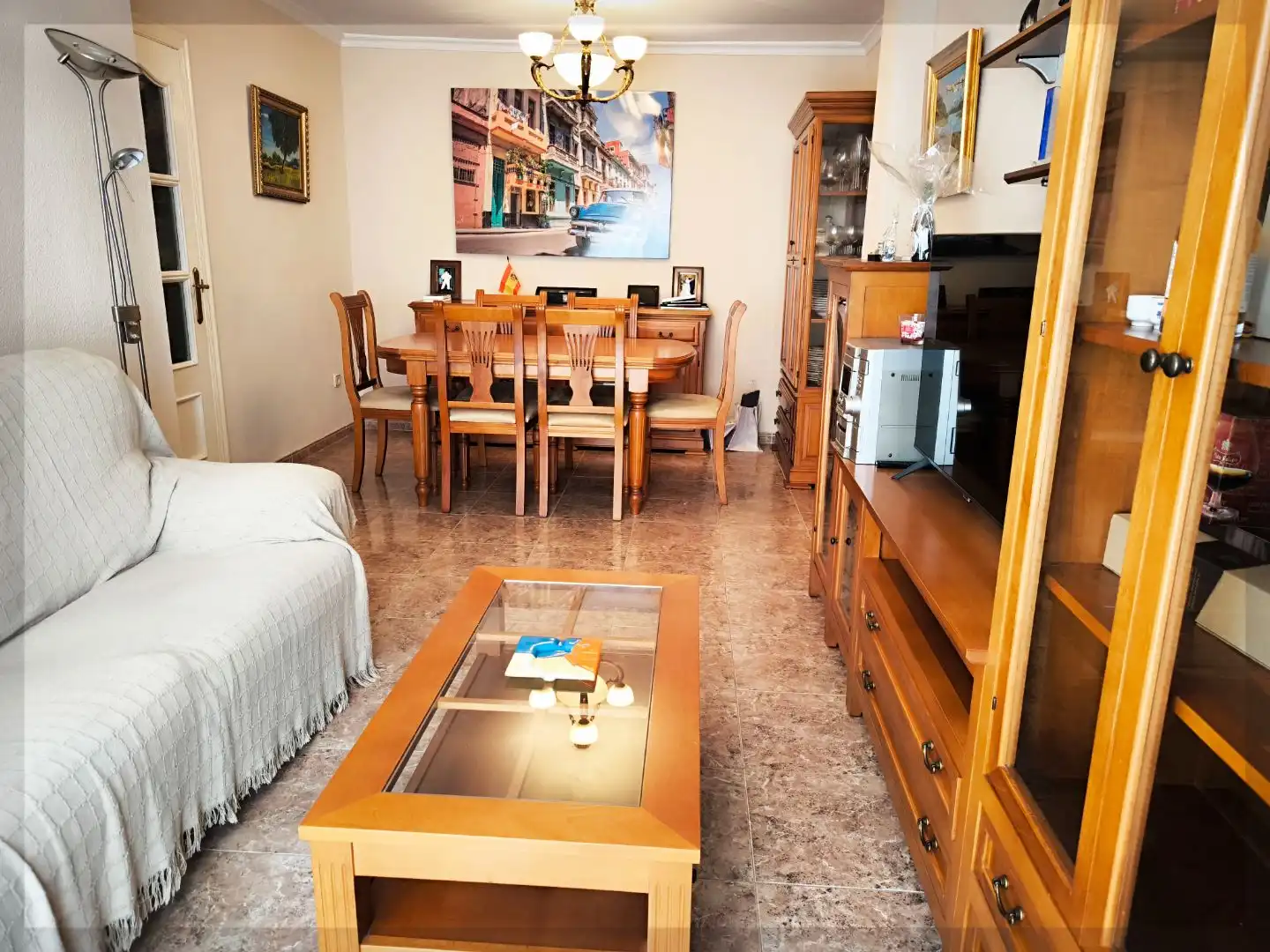 Piso en venta en Calle Pérez Galdós, 22, Nueva Andalucía Sala de estar de Piso en venta en Almería con Aire acondicionado, Calefacción y Amueblado