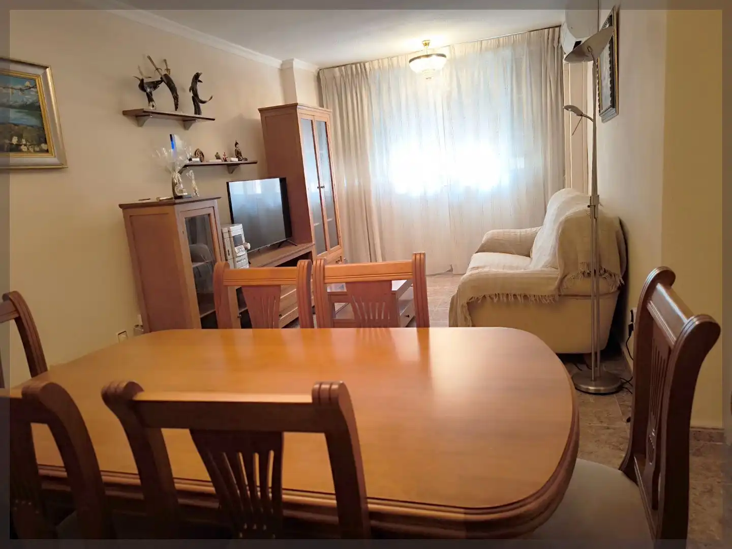 Piso en venta en Calle Pérez Galdós, 22, Nueva Andalucía Sala de estar de Piso en venta en Almería con Aire acondicionado, Calefacción y Amueblado