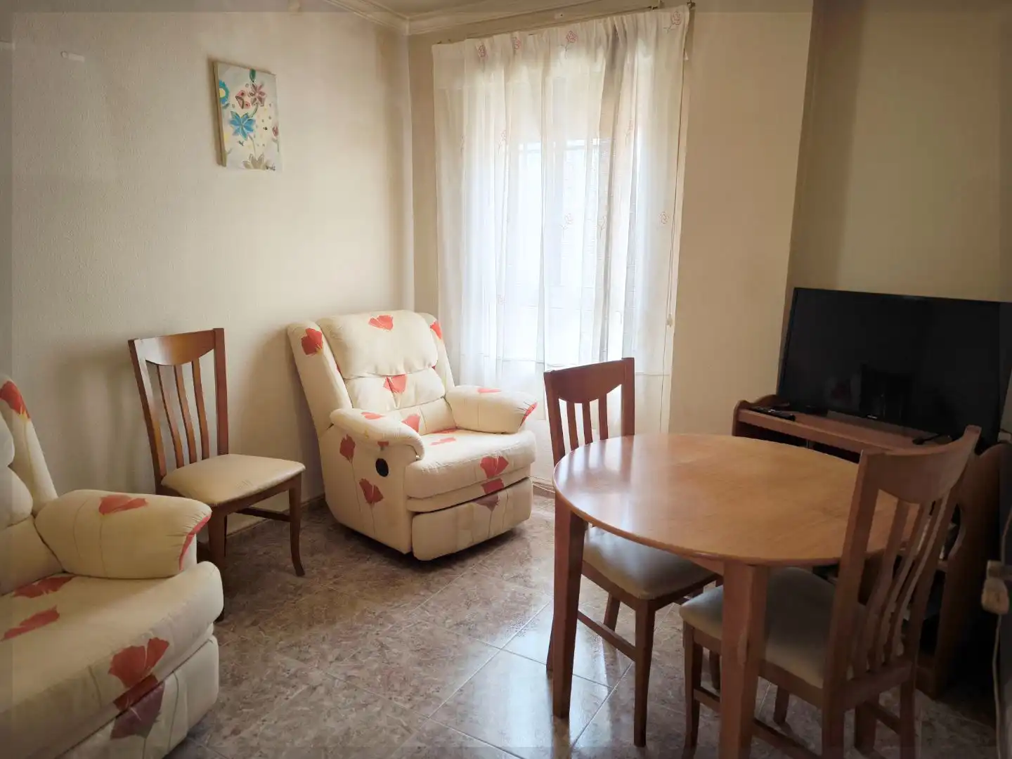 Piso en venta en Calle Pérez Galdós, 22, Nueva Andalucía Sala de estar de Piso en venta en Almería con Aire acondicionado, Calefacción y Amueblado