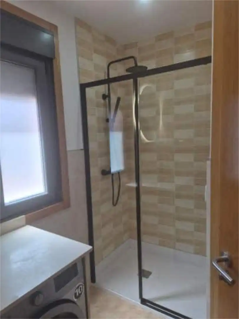 Dachboden zur Miete in Plaza España - Corte Inglés Badezimmer von Dachboden zur Miete in Vigo mit Heizung