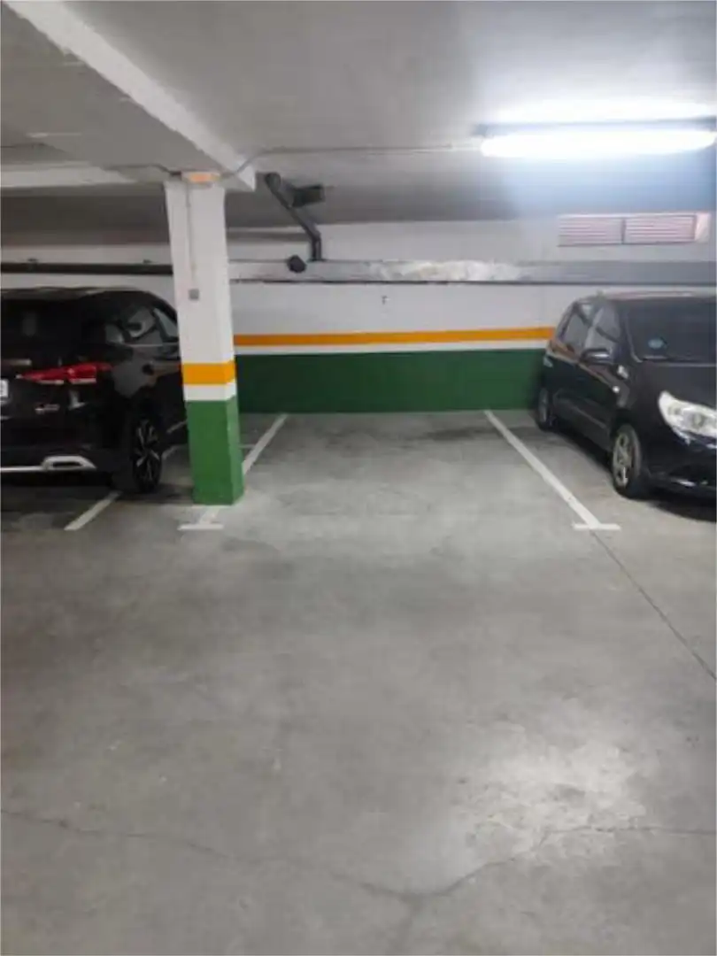 Oficina de lloguer a Las Villas - Valparaiso - El Peral Aparcament de Oficina de lloguer en Valladolid