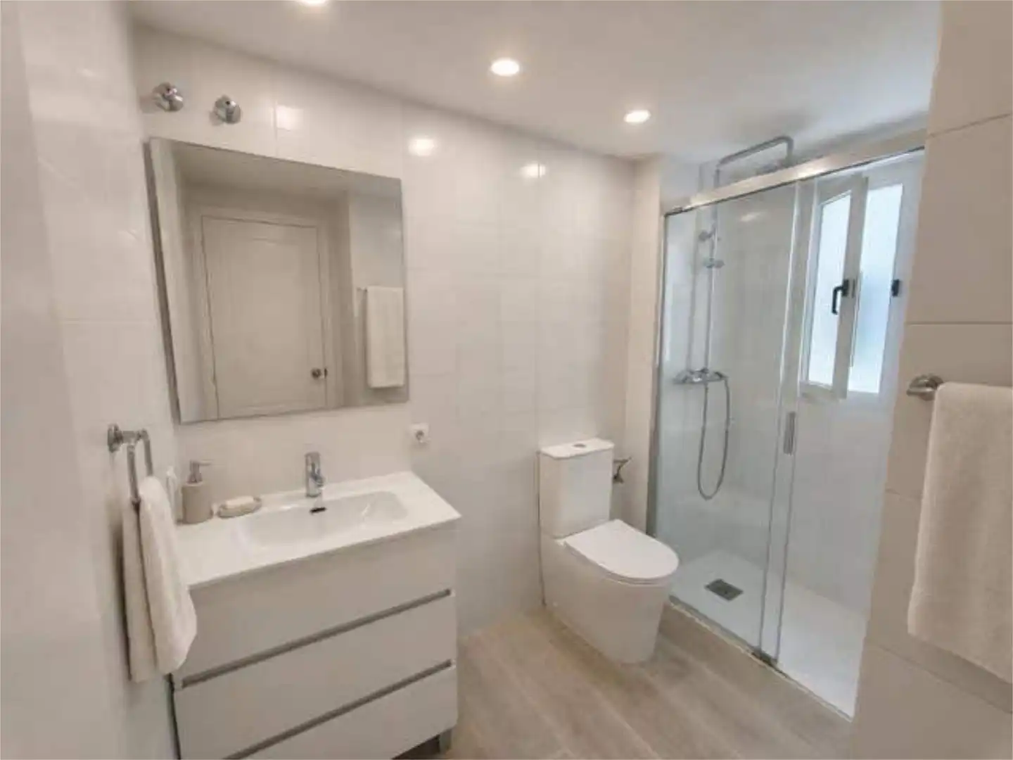 Badezimmer von Wohnungen zur Miete in Calvià