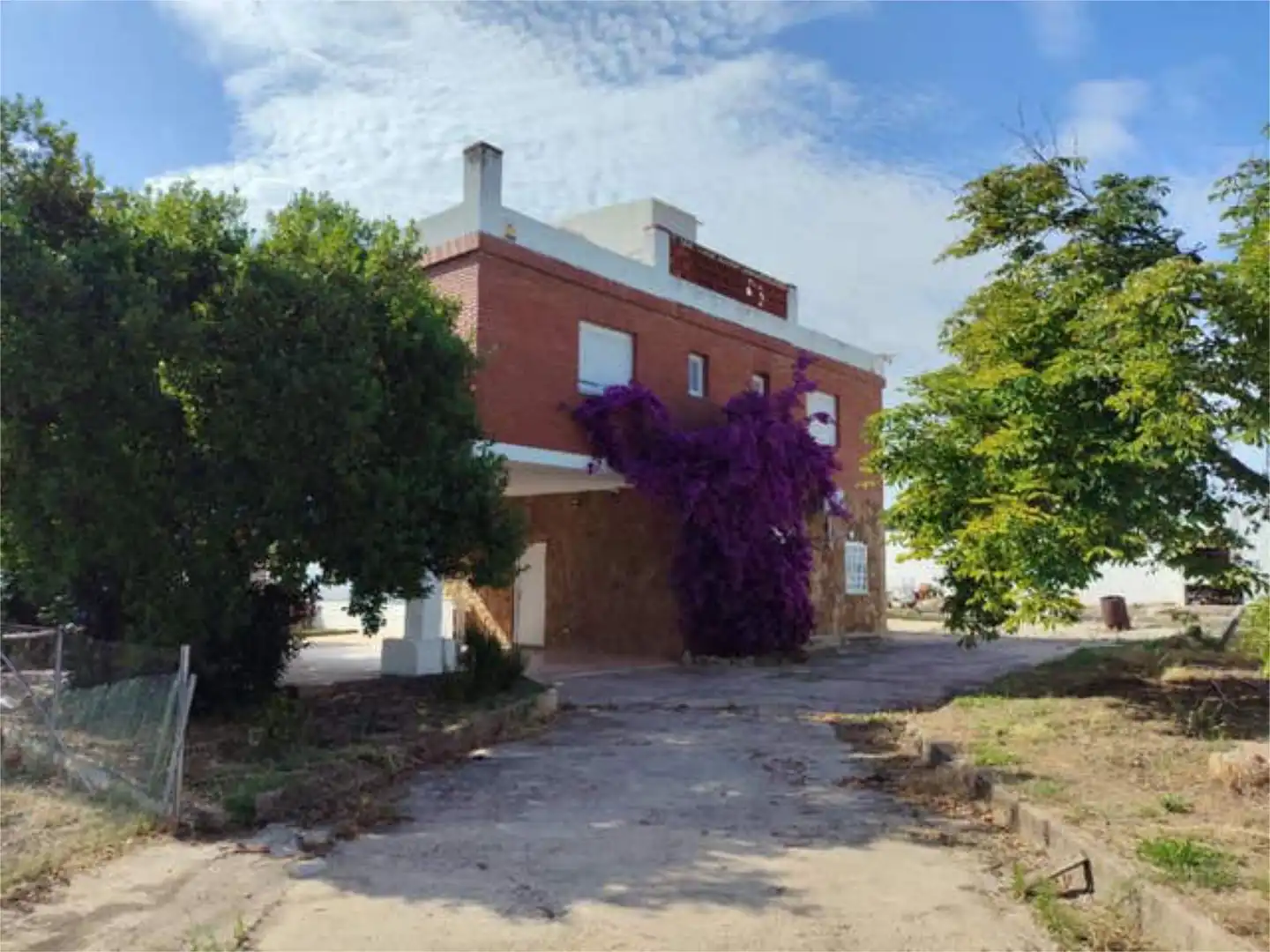 Casa adosada en venda a Cumbres de Calicanto Vista exterior de Casa adosada en venda en Torrent amb Terrassa i Piscina