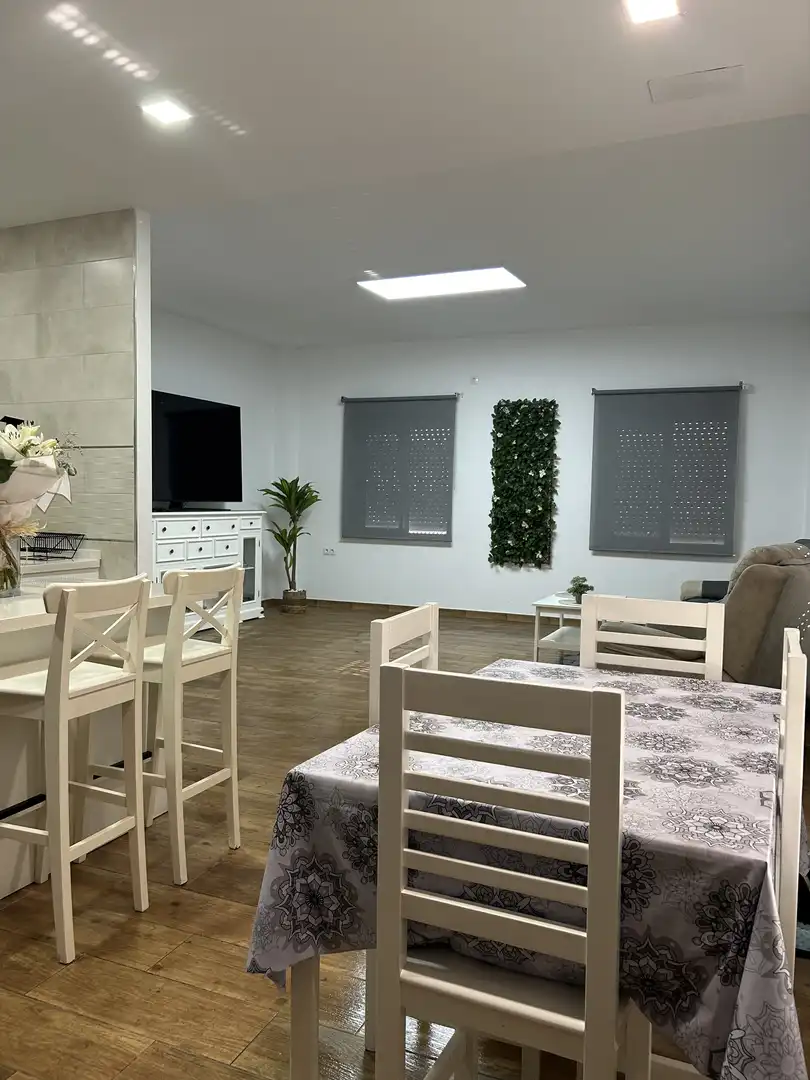 Planta baixa de lloguer a Calle Duero, 15, Vista Azul - Consolación Menjador de Planta baixa de lloguer en Dos Hermanas amb Aire condicionat, Calefacció i Moblat