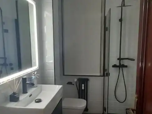 Wohnung zur Miete in Rúa Da Concordia, 17, Ourense Capital Badezimmer von Wohnung zur Miete in Ourense Capital mit Balkon