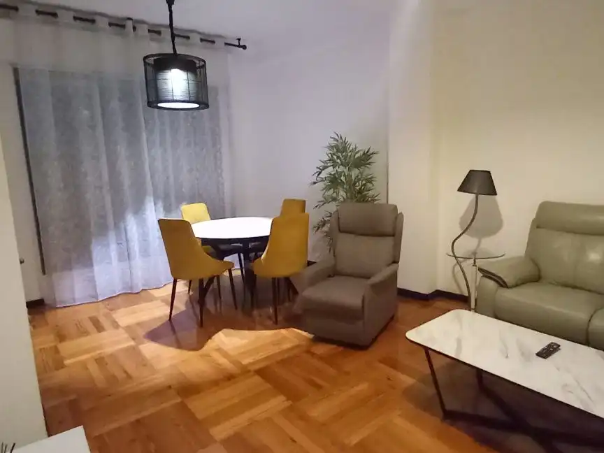 Wohnung zur Miete in Rúa Da Concordia, 17, Ourense Capital Wohnzimmer von Wohnung zur Miete in Ourense Capital mit Balkon
