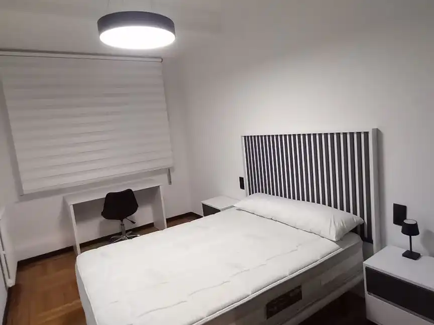 Wohnung zur Miete in Rúa Da Concordia, 17, Ourense Capital Schlafzimmer von Wohnung zur Miete in Ourense Capital mit Balkon